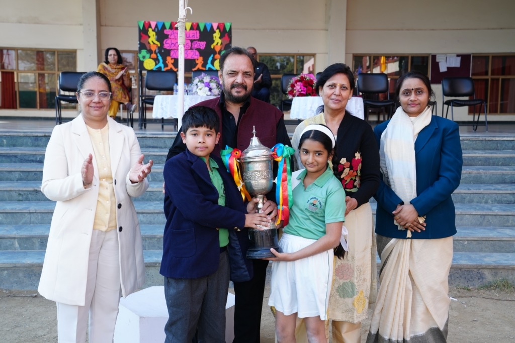 द हैरिटेज स्कूल जूनियर वर्ग के छात्र-छात्राओं का 70 वां वार्षिक खेलकूद
