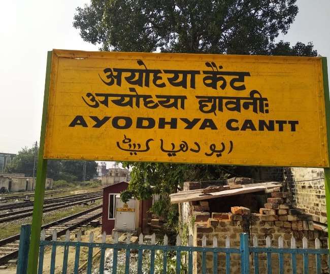 टक्कर के कारण बाइक और डंपर में लगी आग, युवक जिंदा झुलसा