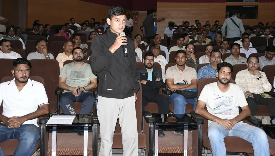 UKSSSC पेपर लीक विवाद: अभ्यर्थियों ने खोली पोल — दूधली केंद्र में परीक्षा 15 मिनट पहले शुरू, अनियमितताओं से बढ़ा रोष