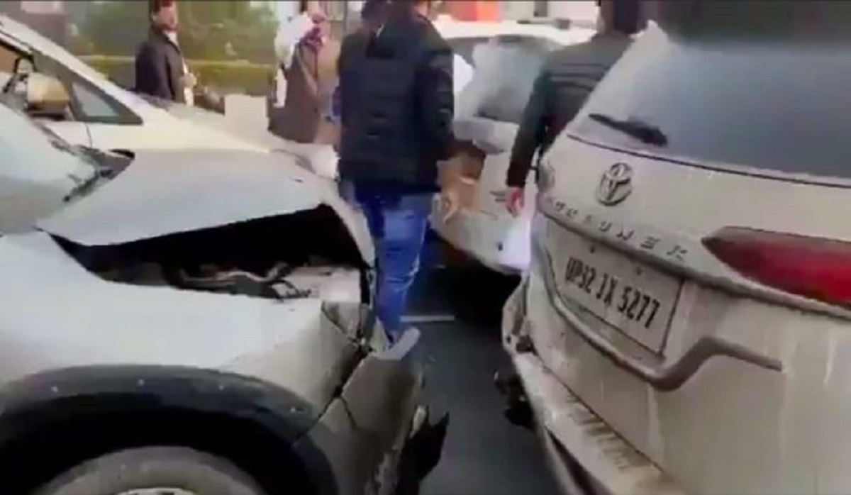 यूपी के हापुड़ रोड पर प्रियंका गांधी वाड्रा के काफिले के वाहन टकराए