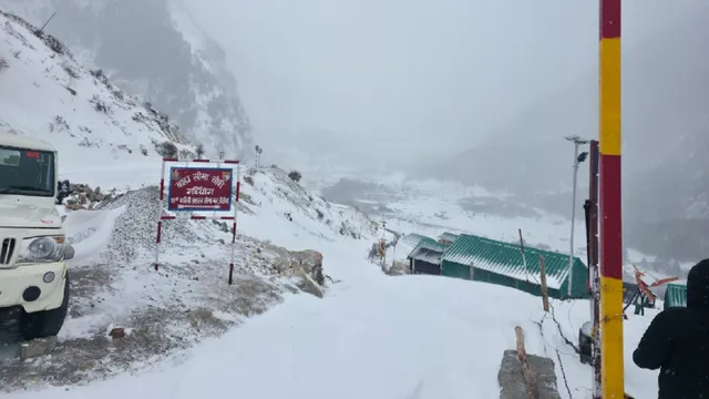 पिथौरागढ़ में बर्फबारी के बाद खिला मौसम, चोटियां बर्फ से ढकीं;