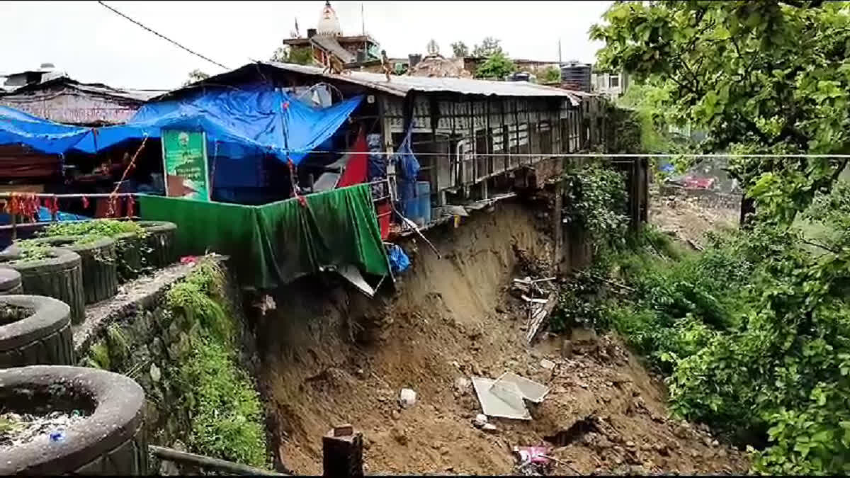 हरिद्वार में मां चंडी देवी मंदिर की पहाड़ी पर बड़ा भूस्खलन