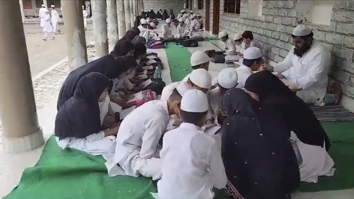 जिला प्रशासन का निर्देश: सील मदरसों के बच्चों का होगा पास के स्कूलों में दाखिला