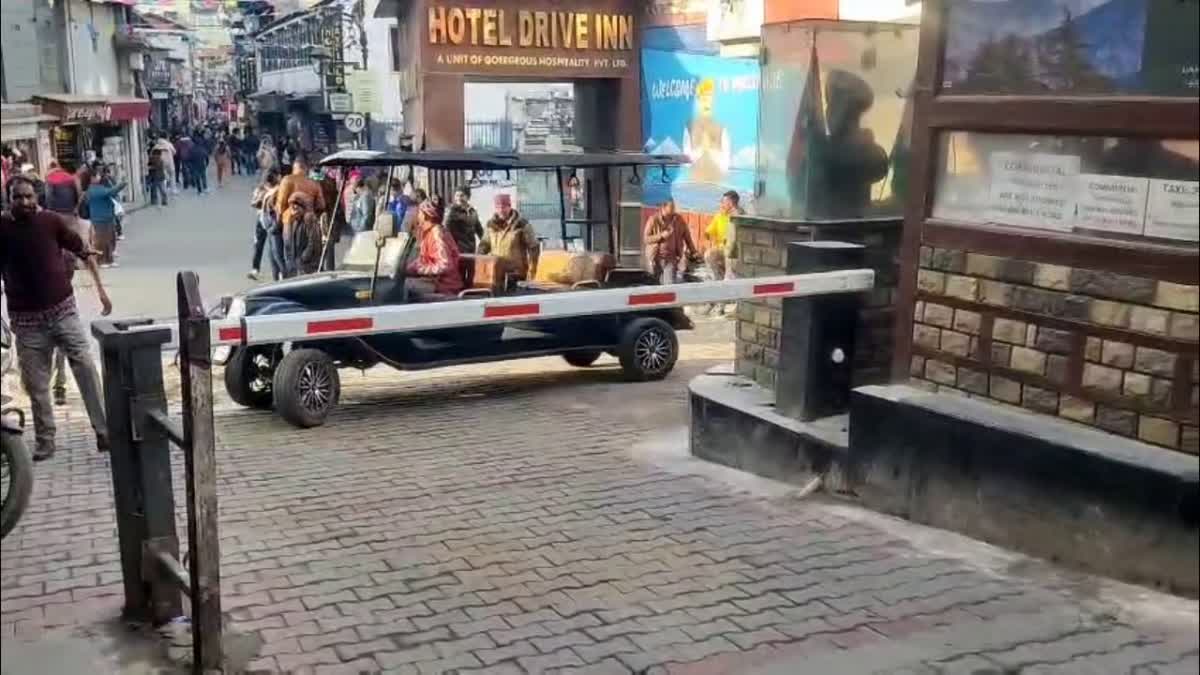 मसूरी बैरियर तोड़ने के मामले में पुलिस सख्त, जांच तेज