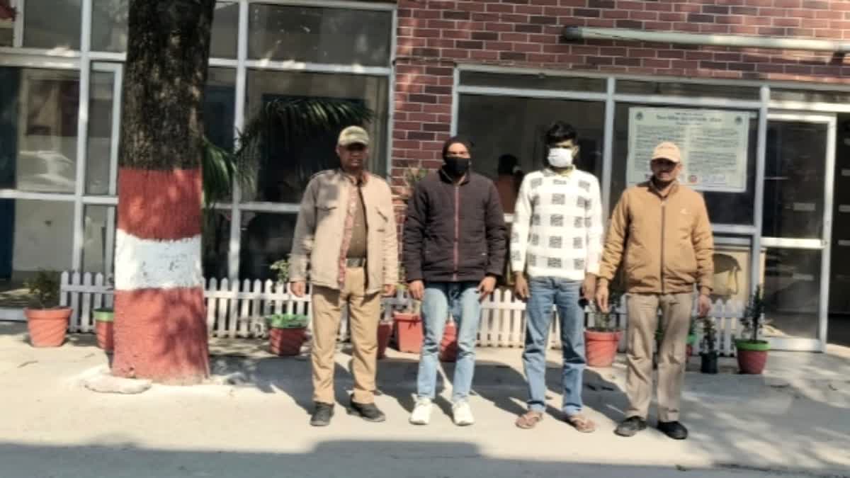 रुड़की: विश्वास का कत्ल; पति के दोस्त ने कोल्ड ड्रिंक में नशीला पदार्थ मिलाकर किया सामूहिक दुष्कर्म, वीडियो वायरल करने वाले 2 गिरफ्तार.