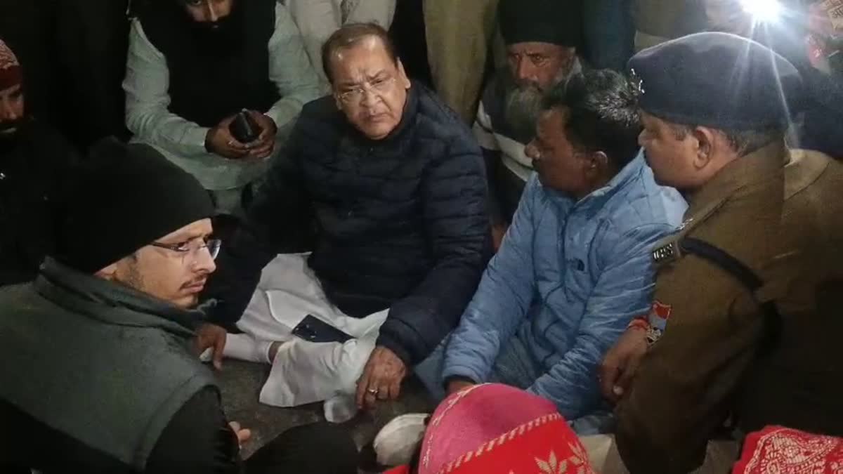 काशीपुर: खनन डंपर ने ली जान, सड़क पर शव रखकर फूटा लोगों का गुस्सा; यशपाल आर्य बोले- ‘माफिया और अफसरों का गठजोड़ ले रहा जान’.
