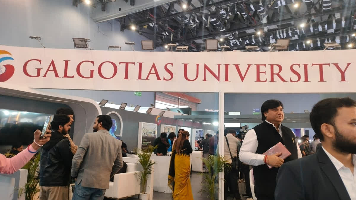 India AI Impact Summit 2026: ‘देसी’ बताकर पेश किया चीनी रोबोटिक डॉग, गलगोटिया यूनिवर्सिटी पर सरकार का कड़ा एक्शन; एक्सपो से हटाया.