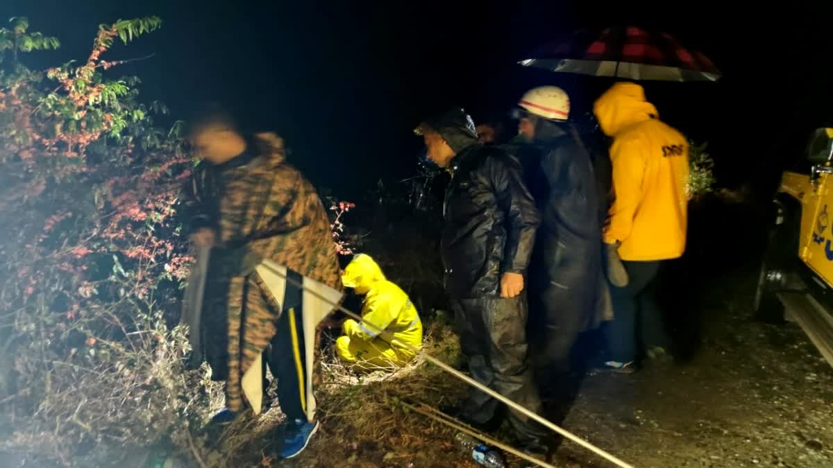 देहरादून: शिखरफाल के पास गहरी खाई में गिरी थार, एक युवक की दर्दनाक मौत; युवती समेत दो का सफल रेस्क्यू.