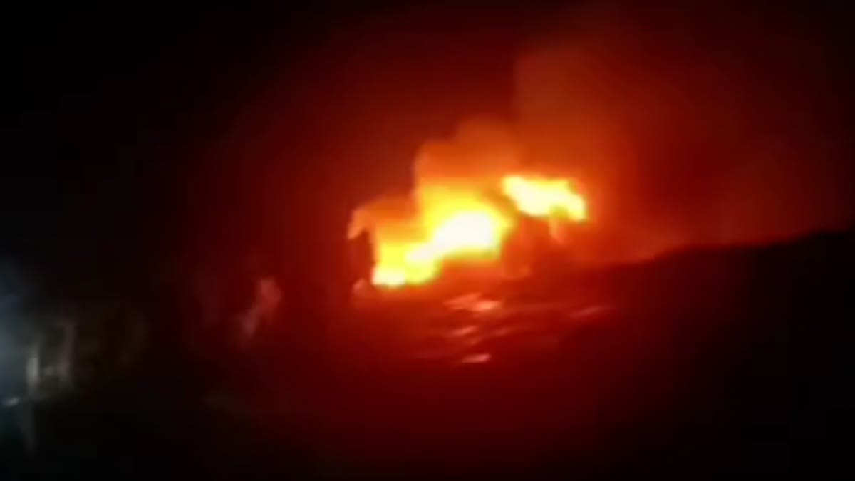 उत्तरकाशी के फीताड़ी गांव में भीषण अग्निकांड, पांच लकड़ी के मकान जलकर राख.