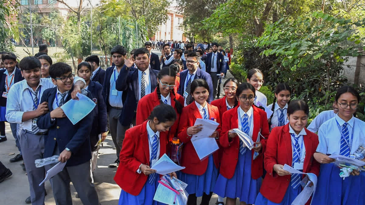 सीबीएसई कक्षा 10 का रिजल्ट जारी, छात्र इन प्लेटफॉर्म्स पर देखें मार्कशीट.
