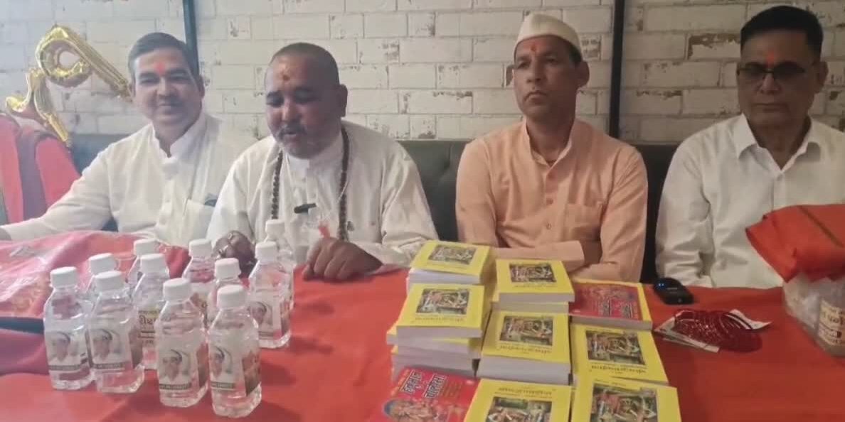 नशा मुक्त उत्तराखंड के लिए हरीश पनेरू की अनोखी पहल, घर-घर पहुंचाएंगे गंगाजल, गीता और हनुमान चालीसा