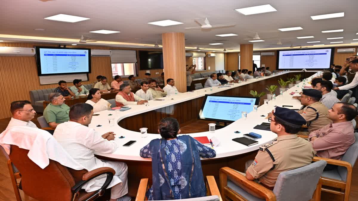 हरिद्वार कुंभ को लेकर एक्शन में राम सिंह कैड़ा, अधिकारियों के साथ की बैठक.