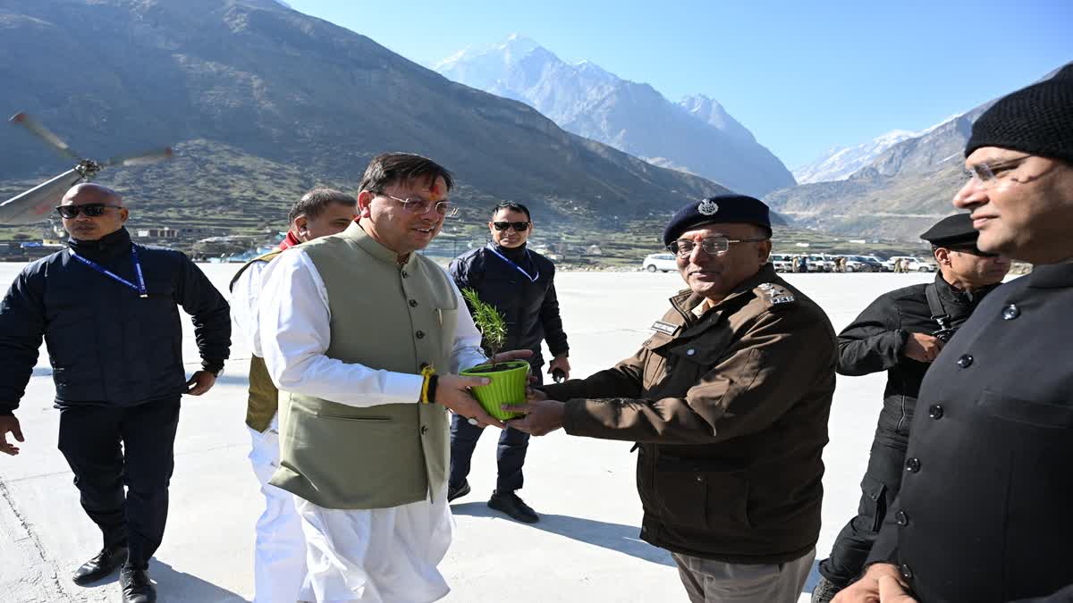 बदरीनाथ पहुंचे सीएम धामी