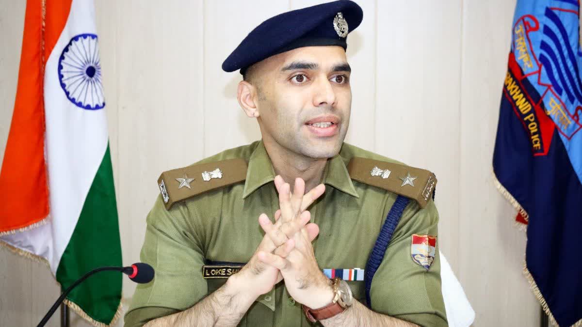 पूर्व आईपीएस लोकेश्वर सिंह पर केस दर्ज
