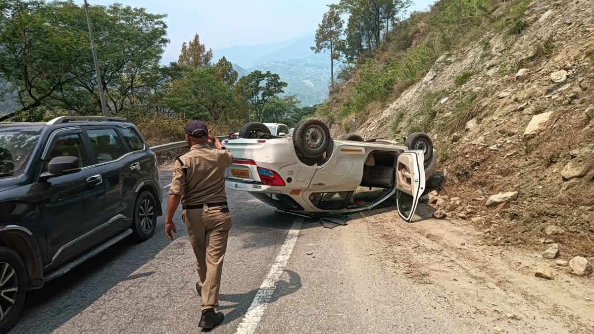 बदरीनाथ धाम जा रहे तीर्थयात्रियों की कार पलटी, चालक समेत 5 लोग हुए चोटिल