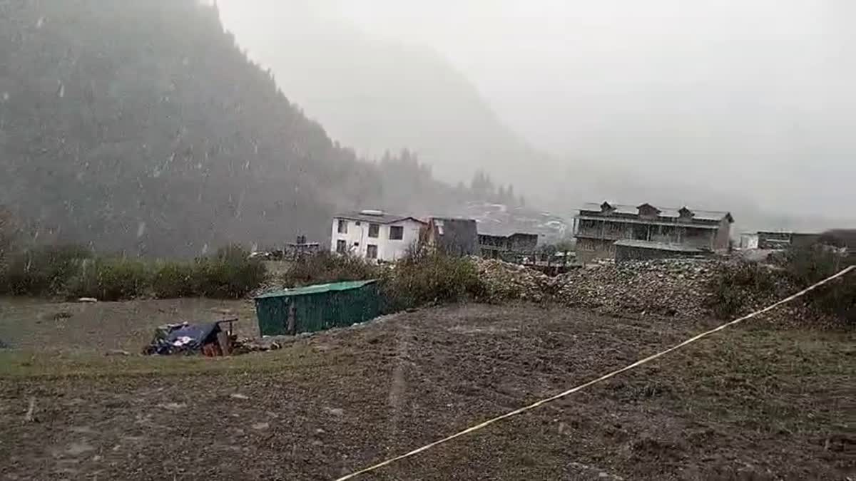 पिथौरागढ़ के उच्च हिमालयी क्षेत्रों में बर्फबारी, अलर्ट पर प्रशासन, जारी हुये दिशा निर्देश