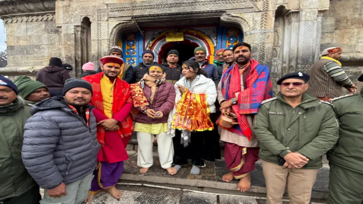 बद्रीनाथ के दर्शन के बाद बाबा केदार के धाम पहुचें कैलाश  खेर