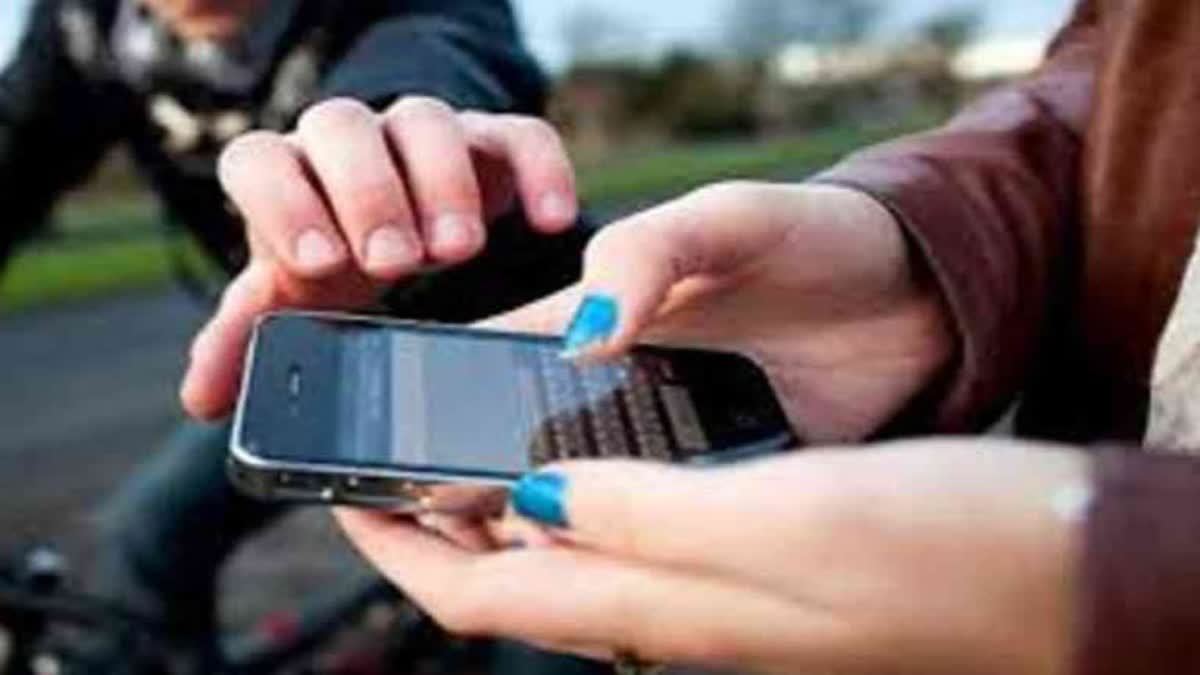 अचानक बजा स्मार्टफोन, सरकार का इमरजेंसी अलर्ट SMS पहुंचा