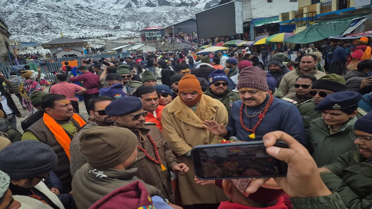 केदारनाथ धाम में हाई अलर्ट, आयुक्त व आईजी का औचक निरीक्षण