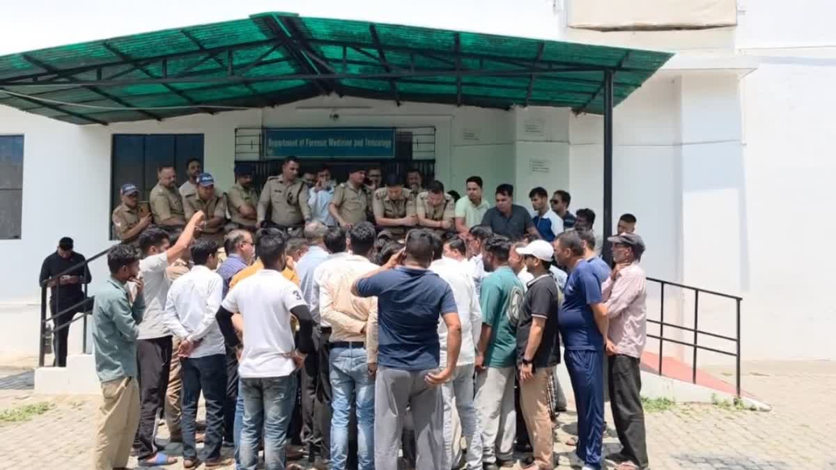नैनीताल की एक कंपनी में युवती की संदिग्ध मौत पर हंगामा