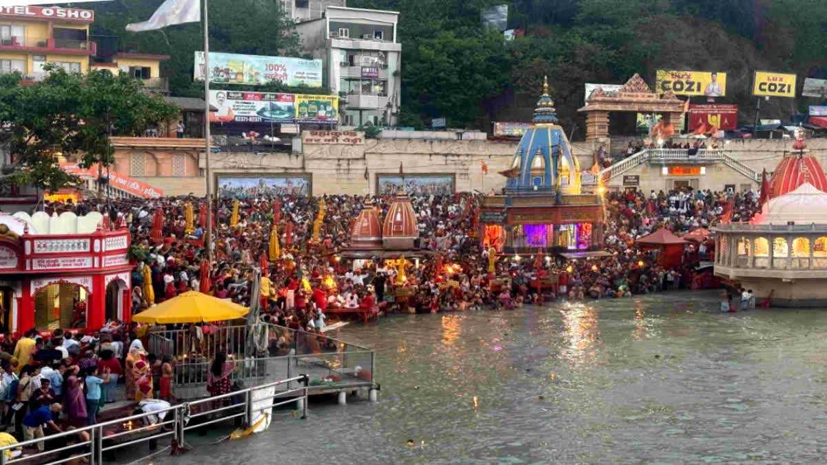 गंगा दशहरा पर्व पर हरिद्वार में उमड़ा आस्था का जनसैलाब, सुबह तक आंकड़ा पहुंचा 16 लाख के पार