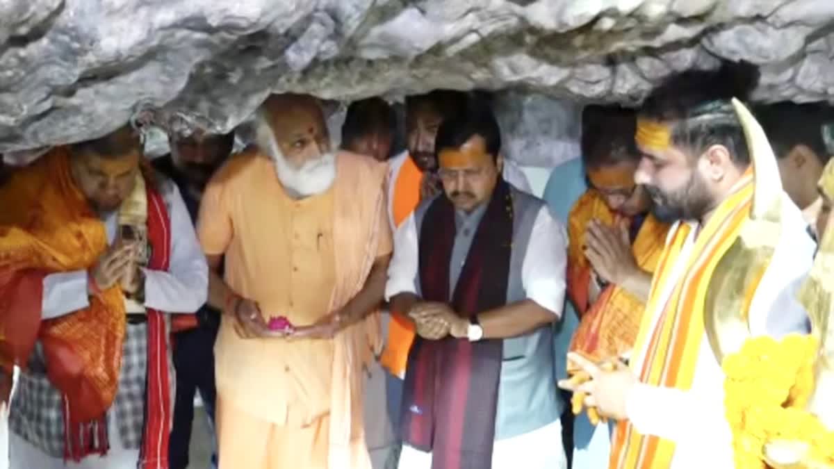 बीजेपी राष्ट्रीय अध्यक्ष ने टपकेश्वर महादेव के किए दर्शन
