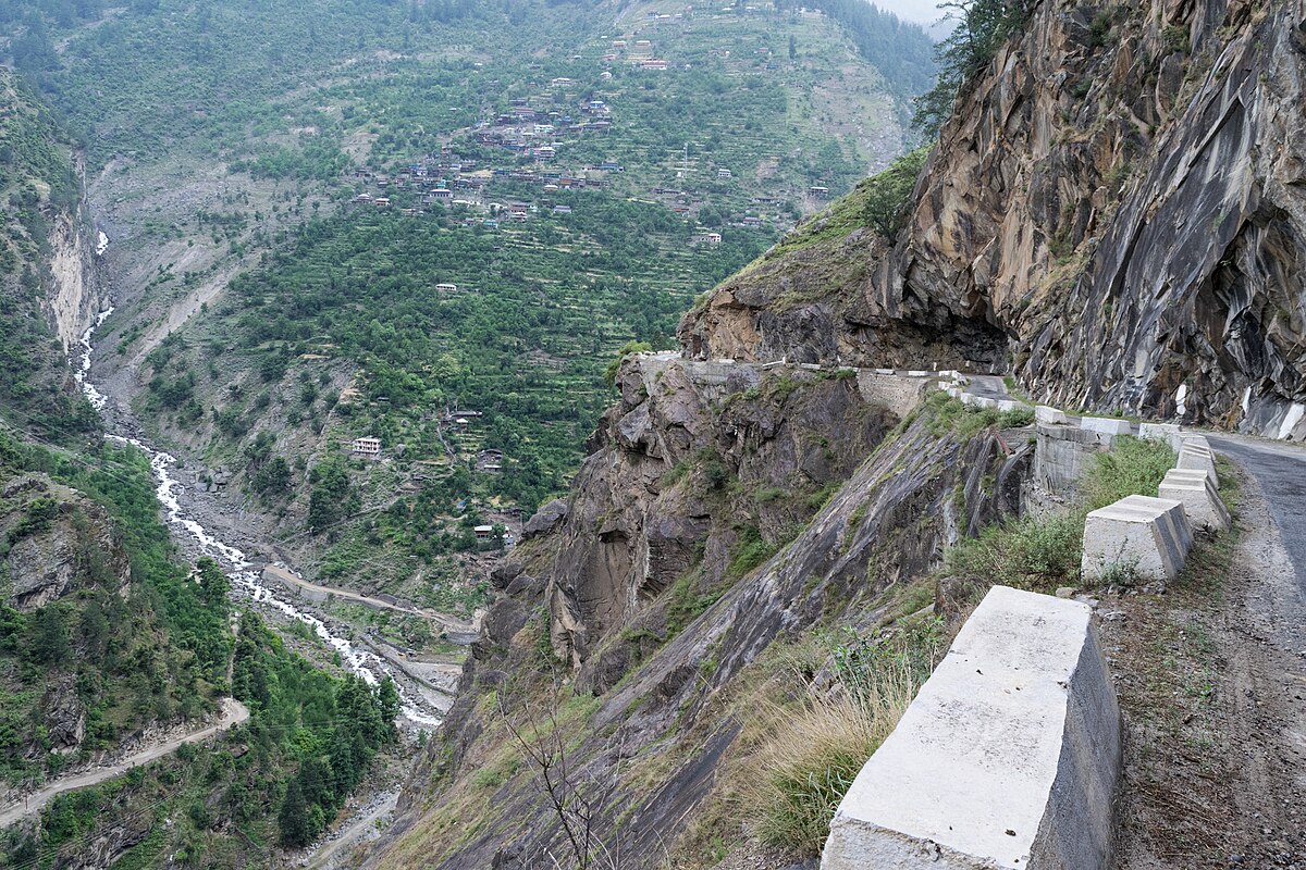 गंगोत्री हाईवे चौड़ीकरण अपडेट: उत्तरकाशी से भैरोंघाटी तक अब 12 की जगह 11 मीटर चौड़ी होगी सड़क