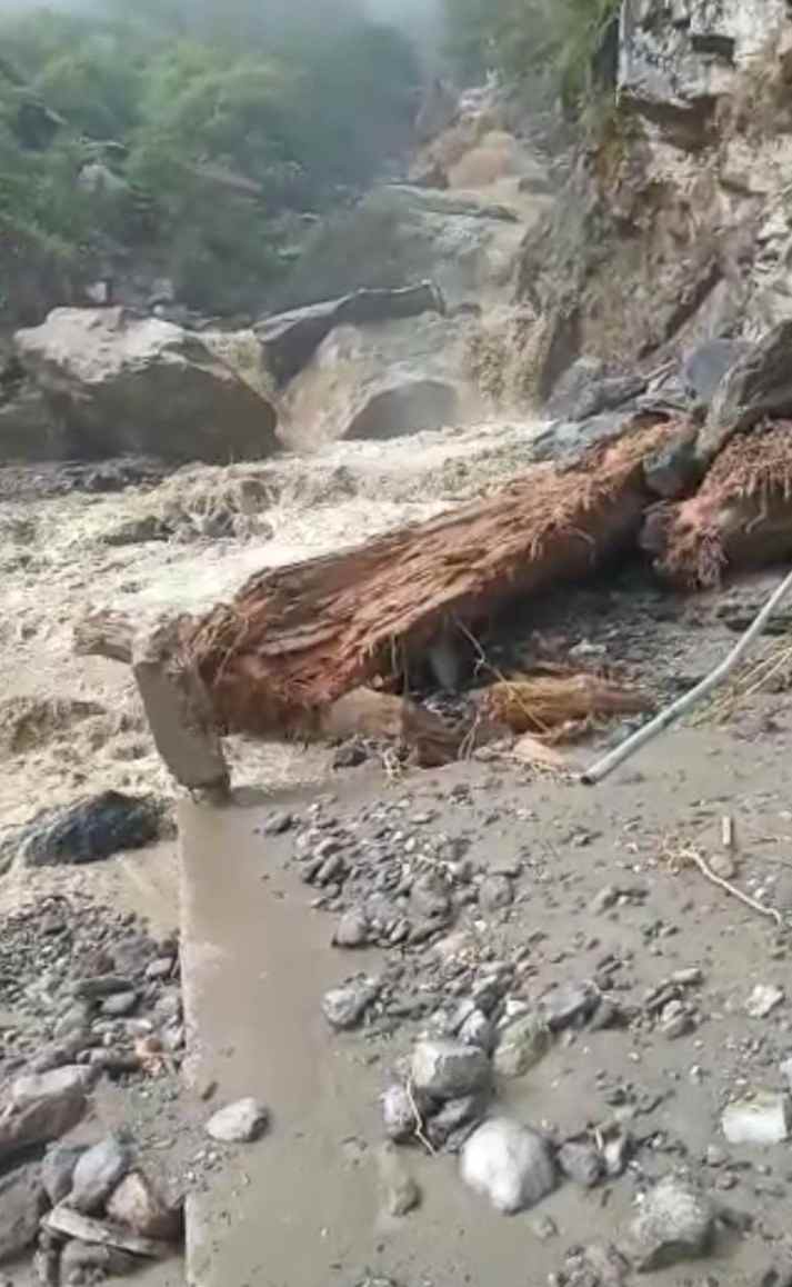 उत्तरकाशी: यहां अतिवृष्टि से टूटा 2 दर्जन गांवों का संपर्क