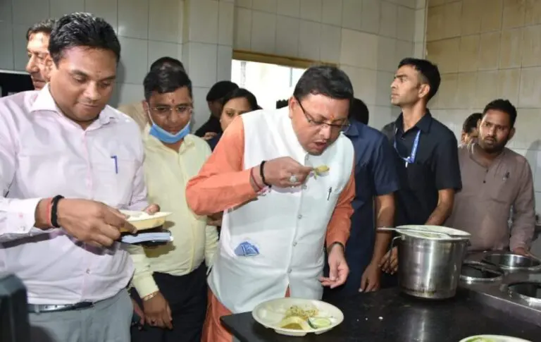 बड़ी खबर- CM धामी पहुंचे दून अस्पताल! किया औचक निरीक्षण