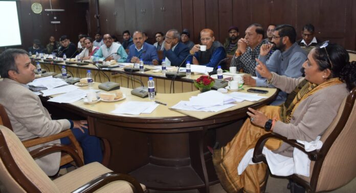 विस अध्यक्ष ऋतु खंडूरी की अध्यक्षता में सम्पन्न हुई गैरसैंण विकास परिषद् की बैठक