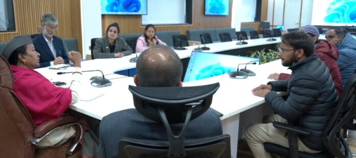 देहरादून: अभ्यर्थियों ने की अपर मुख्य सचिव राधा रतूड़ी से मुलाकात, PCS मुख्य परीक्षा समय पर करवाने की मांग