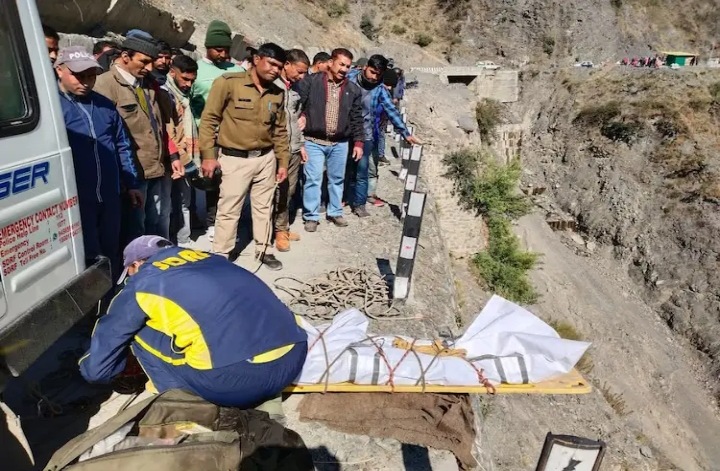 दु:खद : कालसी चकराता मोटर-मार्ग पर खाई में गिरा बाइक सवार, मौके पर मौत