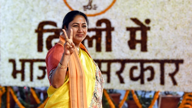 Delhi Cm Rekha Gupta: दिल्ली की नई मुख्यमंत्री रेखा गुप्ता आज लेंगी शपथ, राममंदिर की थीम पर होगा समारोह