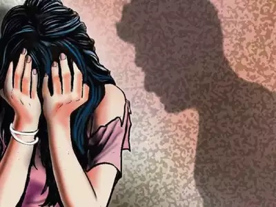 प्राथमिक स्कूल के शिक्षक पर दुष्कर्म का मुकदमा दर्ज, समझौते का दबाव बनाने पर पीड़िता ने निगला ज़हर