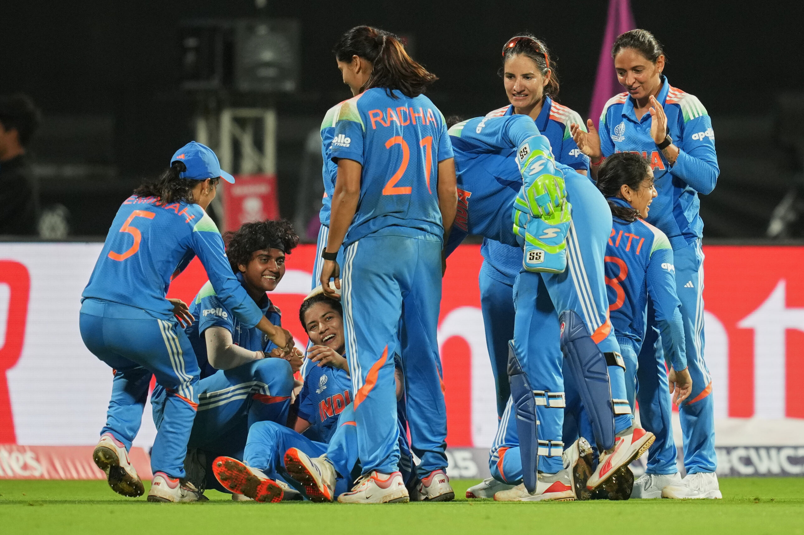 टीम इंडिया चैंपियन: 52 साल के महिला वनडे विश्व कप इतिहास में भारत पहली बार बना विश्व विजेता, दक्षिण अफ्रीका को हराया