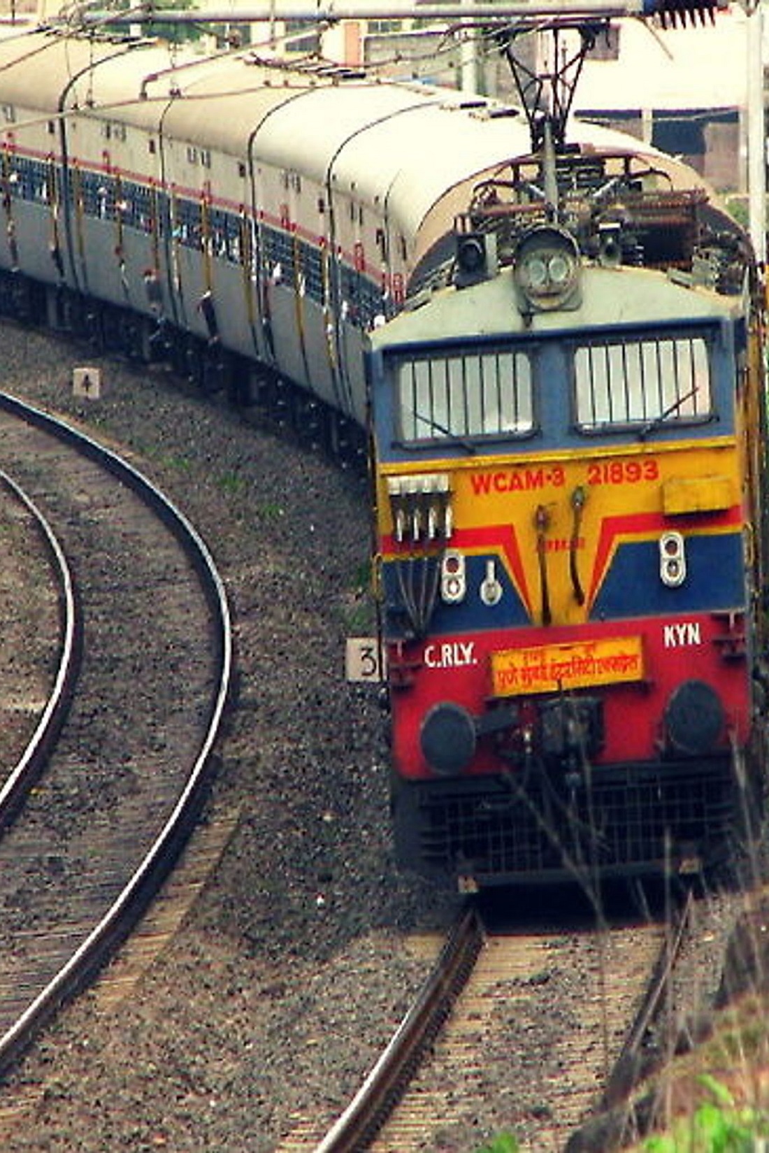 भारत में जल्द दौड़ेंगी 400 वंदेभारत ट्रेनें, 200 रेलवे स्टेशनों का होने जा रहा कायाकल्प, सरकार ने 200 रेलवे स्टेशनों का किया पुनर्निर्माण.