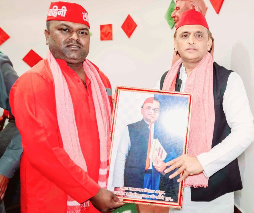 अंबेडकर-अखिलेश पोस्टर विवाद पर यूपी में सियासी भूचाल, बीजेपी और मायावती ने सपा पर बोला हमला