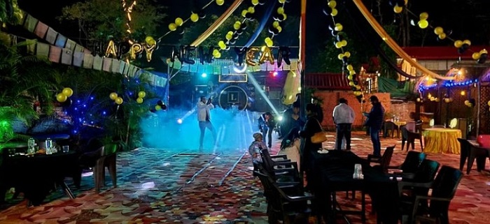 नव वर्ष के स्वागत में प्रदेश में आए सैलानी, स्थानीय लोग करीब 30 करोड़ रुपये की शराब गटक गए.......