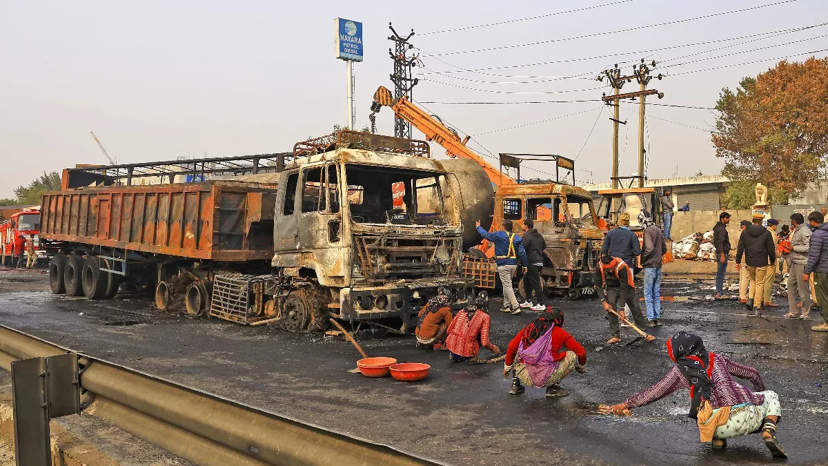 जयपुर हादसा: 12 लोग जिंदा जले, हवा में फैली 18 टन गैस, युवक के चेहरे पर चिपक गया हेलमेट
