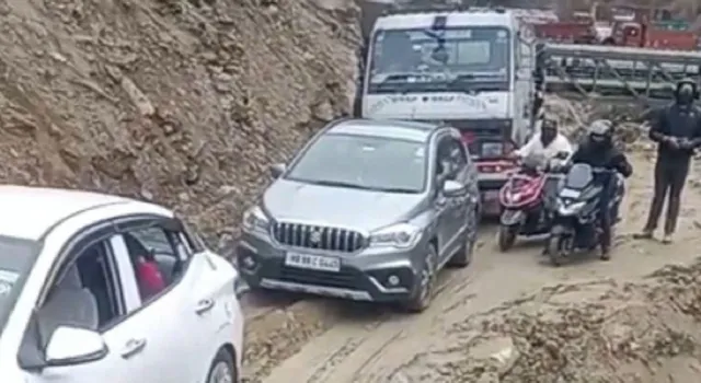 क्वारब डेंजर जोन बना मुसीबत, डेढ़ साल बाद भी नहीं निकला समाधान;