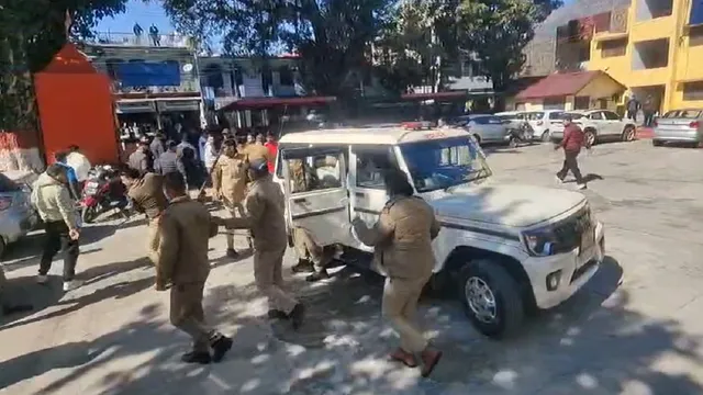 श्रीनगर गढ़वाल में पर्यटकों और स्थानीय युवाओं के बीच हिंसक झड़प,