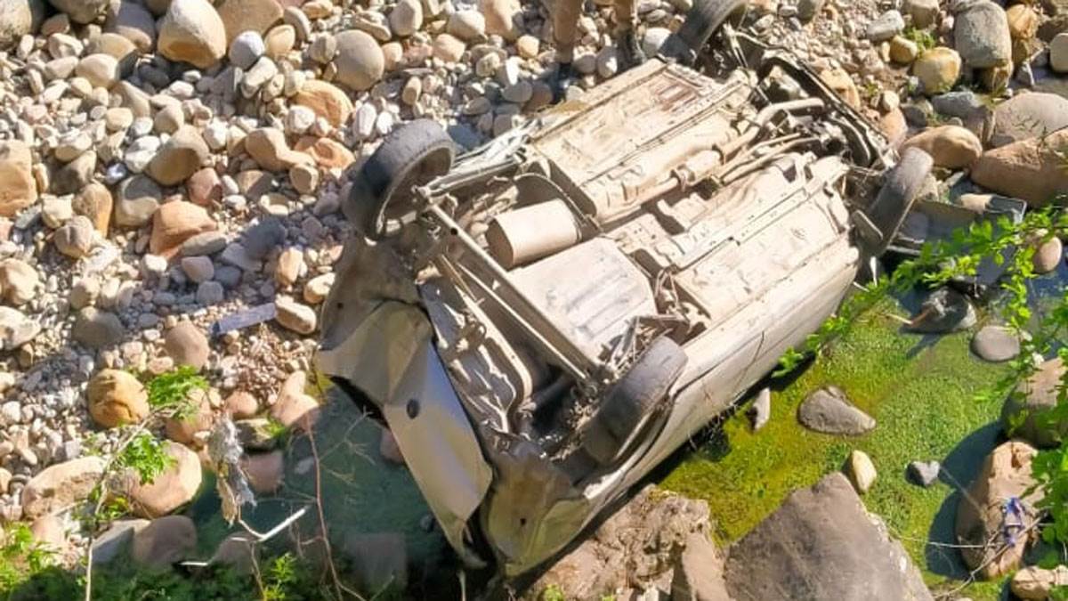 सोमेश्वर-अल्मोड़ा मोटरमार्ग में आल्टाे कार  खाई में जा गिरी,  चालक की मौत