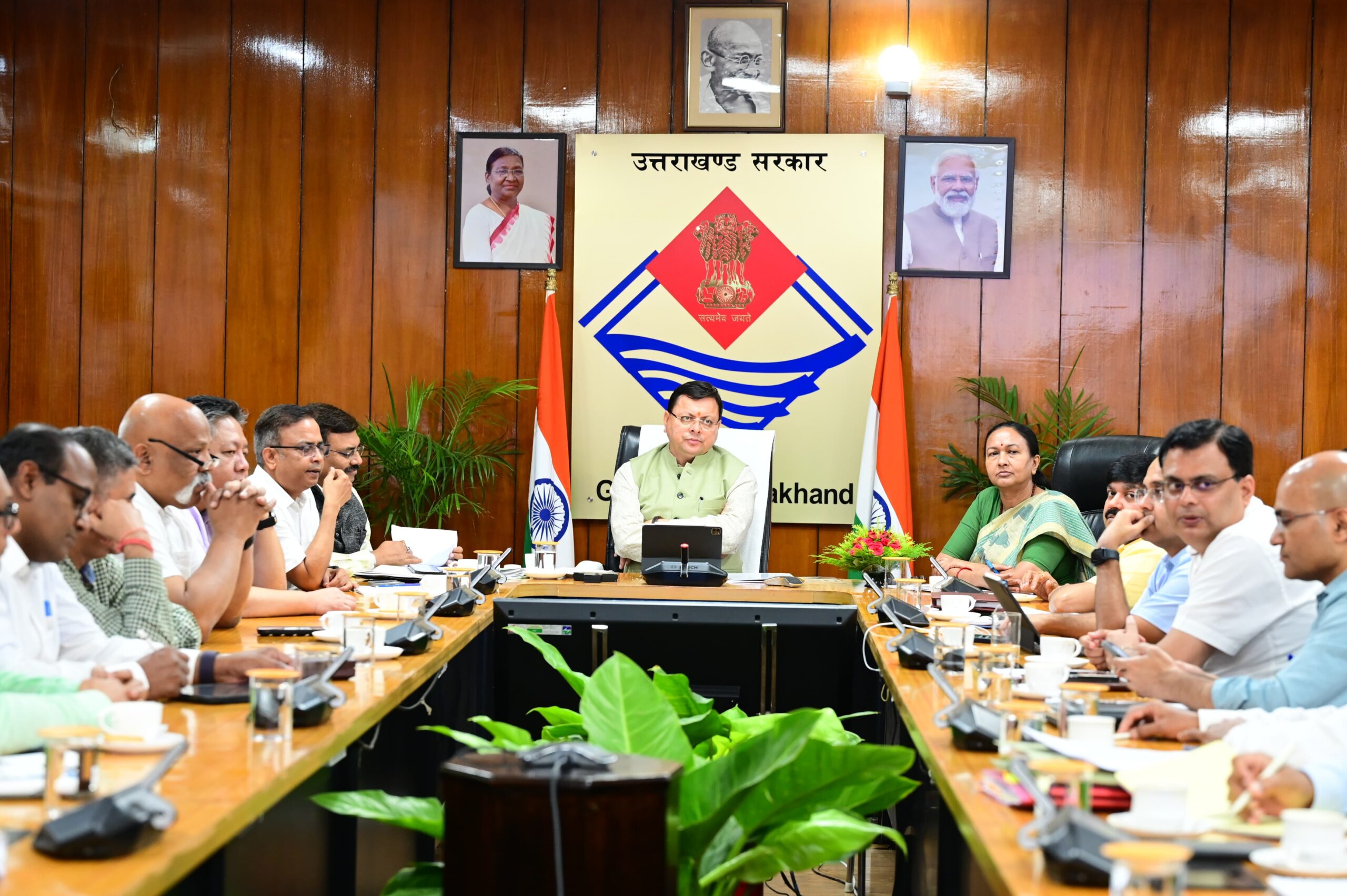 योजनाओं में नवाचार पर ध्यान दें अधिकारी: सीएम पुष्कर सिंह धामी