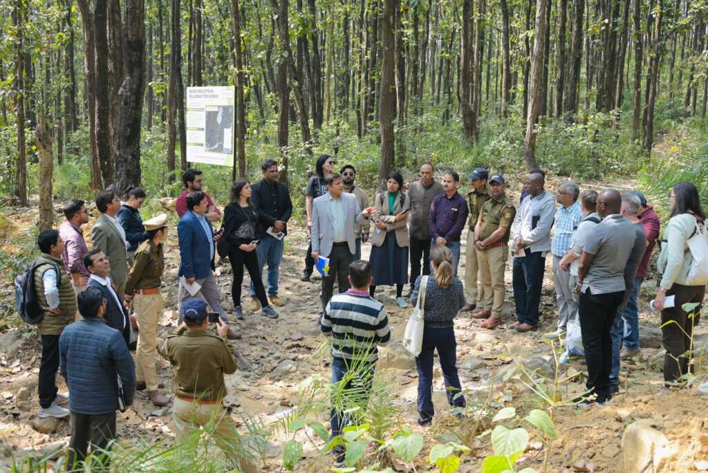 आईयूसीएन के 11 देशों के प्रतिनिधियों ने पुरोहितवाला में जल संरक्षण मॉडल का किया अध्ययन