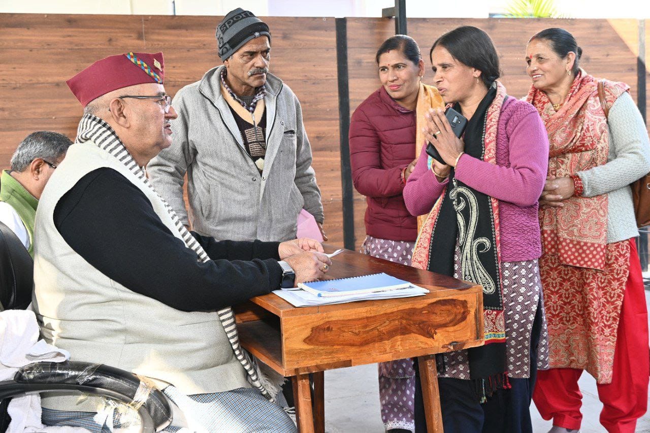 किसान दिवस के अवसर पर कृषि विभाग द्वारा आयोजित किसान संवाद कार्यक्रम में किसानों को संबोधित करते कृषि मंत्री गणेश जोशी