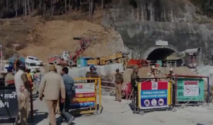 41 मजदूर टनल में 14 दिनों से फंसे, रेस्क्यू अभियान तीन दिनों बाद भी असफल ?