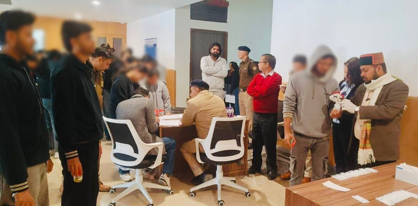 ड्रग्स के खिलाफ जिला प्रशासन की बड़ी कार्रवाई; ग्राफिक एरा डीम्ड यूनिवर्सिटी में 150 विद्यार्थियों की रैंडम टेस्टिंग