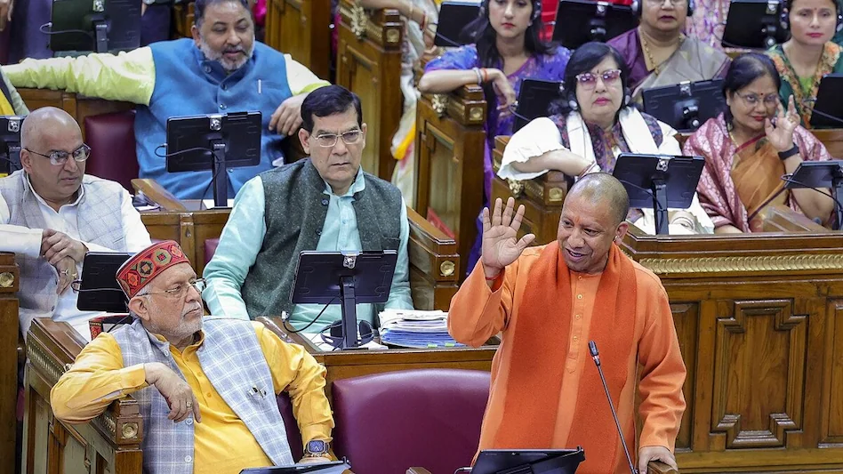उत्तर प्रदेश की राजनीति में भाषा पर नया विवाद, ‘गरीबों के बच्चों को कठमुल्ला बनाना चाहते हो’- योगी आदित्यनाथ