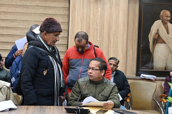 जनता दर्शन में 69 शिकायतों का हुआ निपटारा 