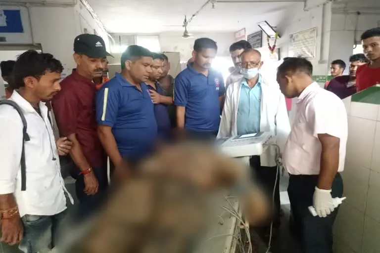 बागेश्वर में पाहड़ी से मलवा आने से  स्कूटी सवार युवक की मौत.
